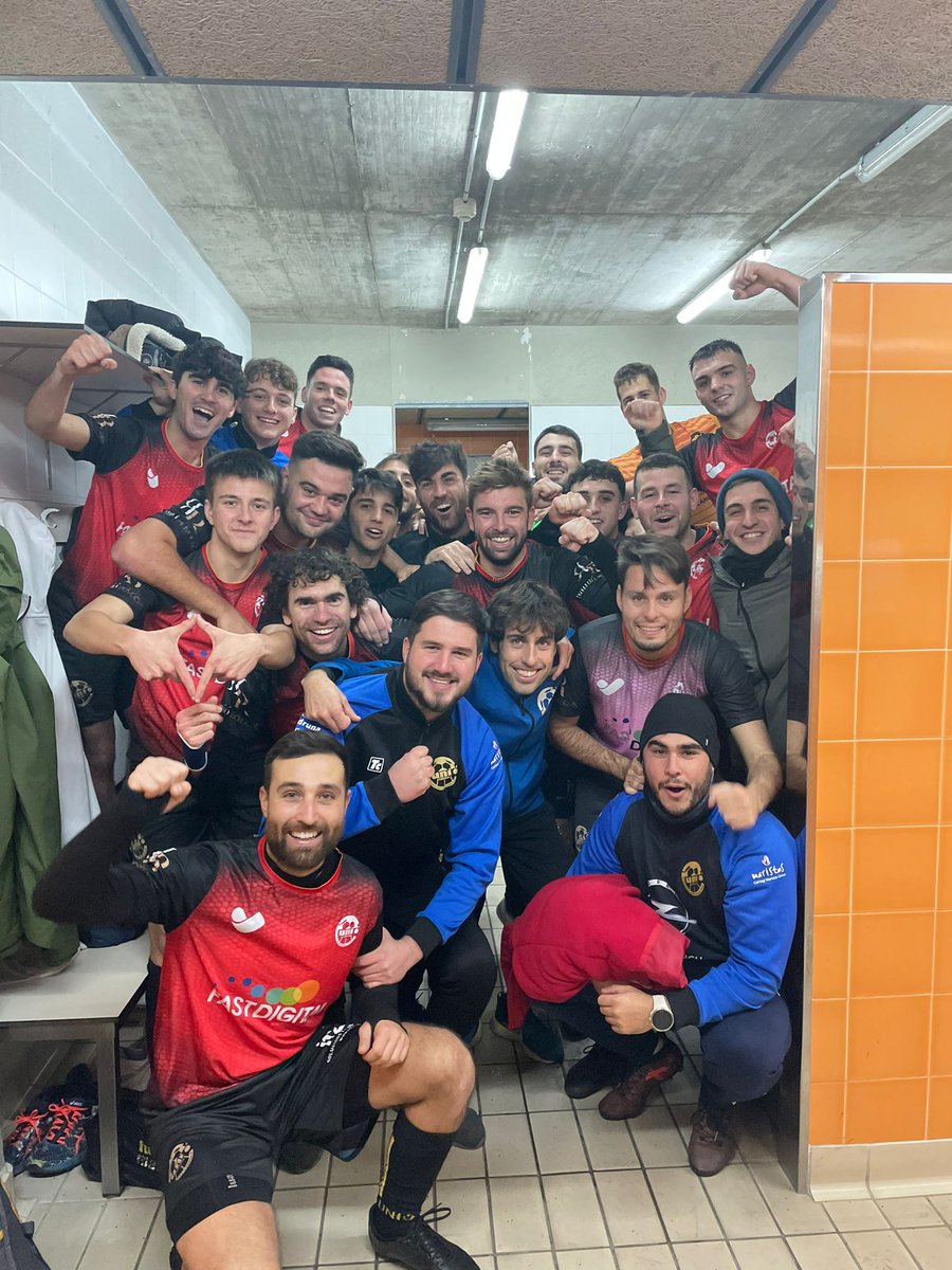UnioGironaACE's tweet photo. HEM TORNAT!! 2a victòria de la temporada davant un combatiu @cefgironessabat que no s'ha rendit fins al final. 4-2 final amb els gols de @albertgraub, Fran Serra, @CxNuu18 i en PP. 

Descans ara i tornem l'any vinent amb més força i il•lusió que mai!

Som-hi UNIÓ! ❤️🖤 https://t.co/1S7RXyFrp1