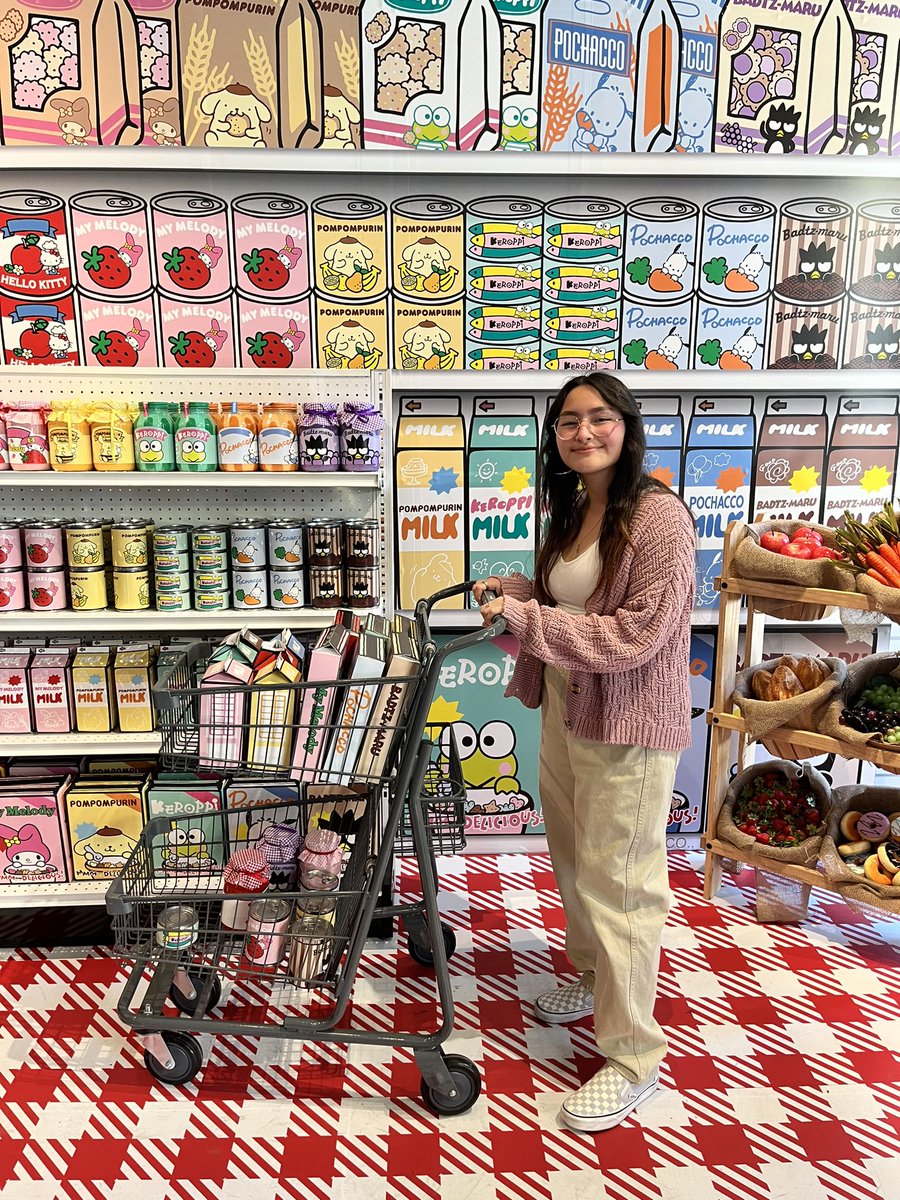 carneasadaa's tweet photo. @BoxLunchGifts #boxlunchxhellokitty https://t.co/XSSpzjiQey