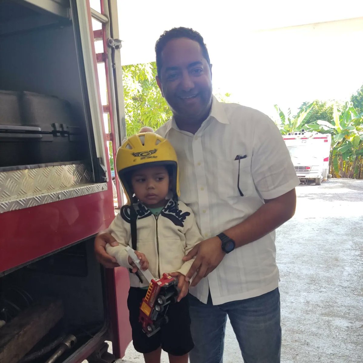 BennyMetz's tweet image. Bomberos de Nigua!

Acompañado de mis hijos, visité nuevamente a esta institución ahora desde una nueva función. Destaco siempre el nivel de profesionalidad con que se manejan, encabezado por su Intendente el Coronel Gerson Ramirez.