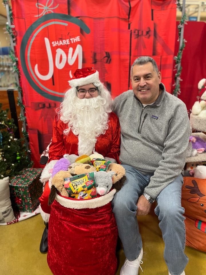 Never too old to take picture with Santa @ any PetSmart this weekend and next weekend. Come for your FREE Santa picture, bring your furry friend 🐶 and meet 🎅. #AnythingForPets#HappyHolidays