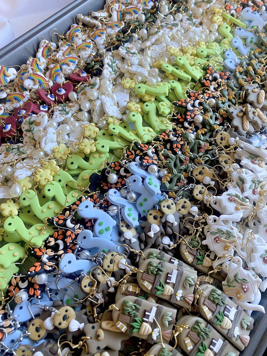peripheralUS's tweet image. its my birthday and all i wish for is to keep this job forever😭♥️😤
RT to help new pals find my earrings?🥹