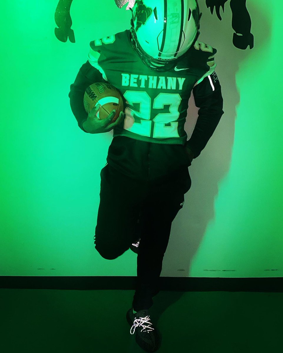 DeuceDeucethe1's tweet photo. Amazing day down at bethany💚 appreciate the coaches for showing me and my family an amazing visit🦬 #bisonball @CoachRancBC @CoachAmbroseJ @DUNBARFBCOACH https://t.co/y5a2jTcLG4