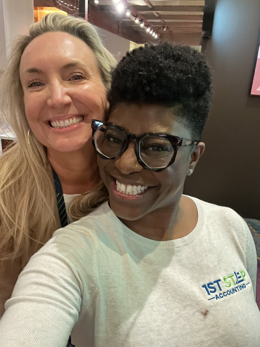 NayoCarterGray's tweet photo. Seeing the speakers that I started in this profession admiring and look ing up to who are my friends now. *pinch me* https://t.co/5GPAh4MeUv