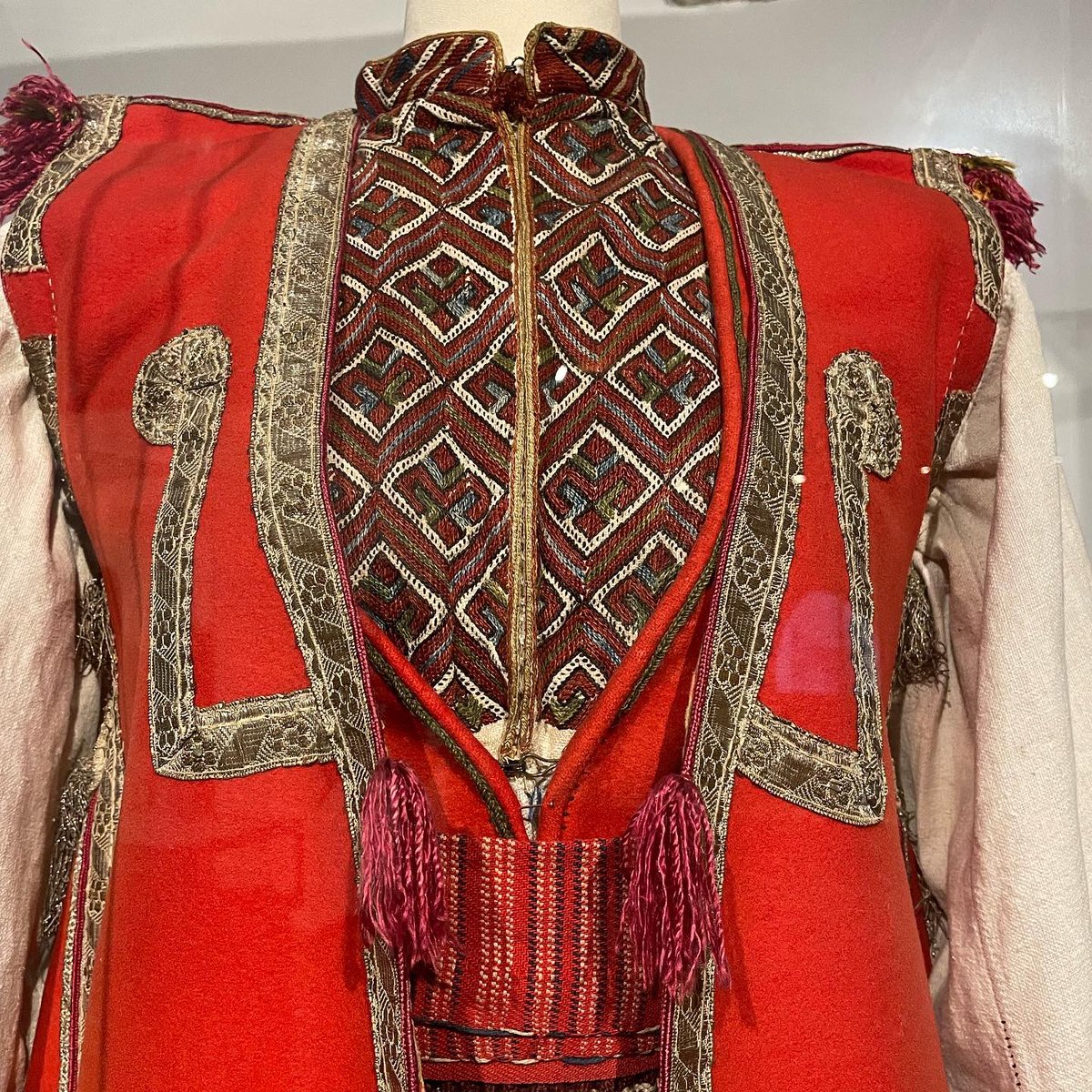 EUTravelMag's tweet photo. Loving the vivid colours of these Croatian Folk Dresses! ❤️
Seen in the Ethnographic Museum of Split.
#VisitSplit #CroatiaFullofColour #culturallycurious #visitcroatia #visiteurope https://t.co/f0oc3IViii