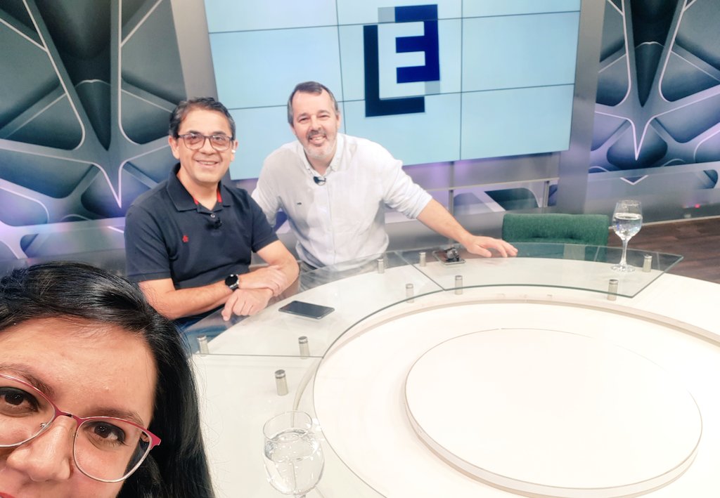 princeotto4's tweet photo. ‼️Siempre es más que un gusto compartir espacio con personas con tanto conocimiento sobre #Economía 

Gracias por estar hoy @CarlosDCarvallo en #EnfoqueEconómico por @ABCTVpy con @robertososapy https://t.co/RirSxMCmjp