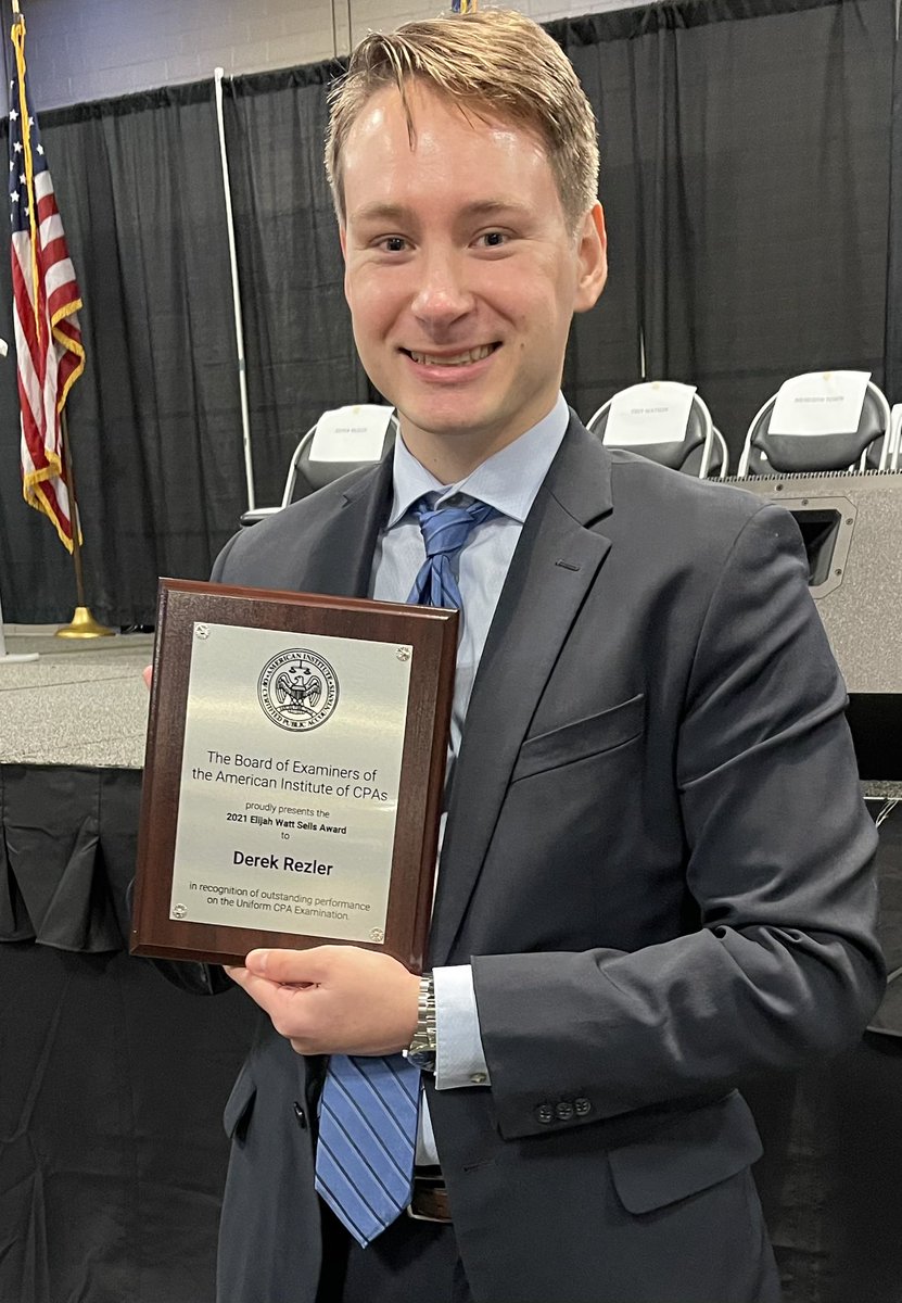 fredrez's tweet photo. Congratulations @derekrezler on being recognized as an “Outstanding Candidate” at today’s #tsbpa CPA swearing-in ceremony in Austin. Great speech! @Baylor_Business @BDO_USA https://t.co/0R8djQb49k