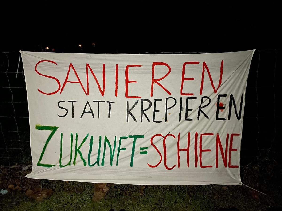 Letzte Fahrt für die #RB63 heute!? Hallo im Verkehrsministerium #Brandenburg, wir wollen unsere RB63 behalten. Die letzten Züge waren krachend voll! #Verkehrswende #Barnim #Uckermark