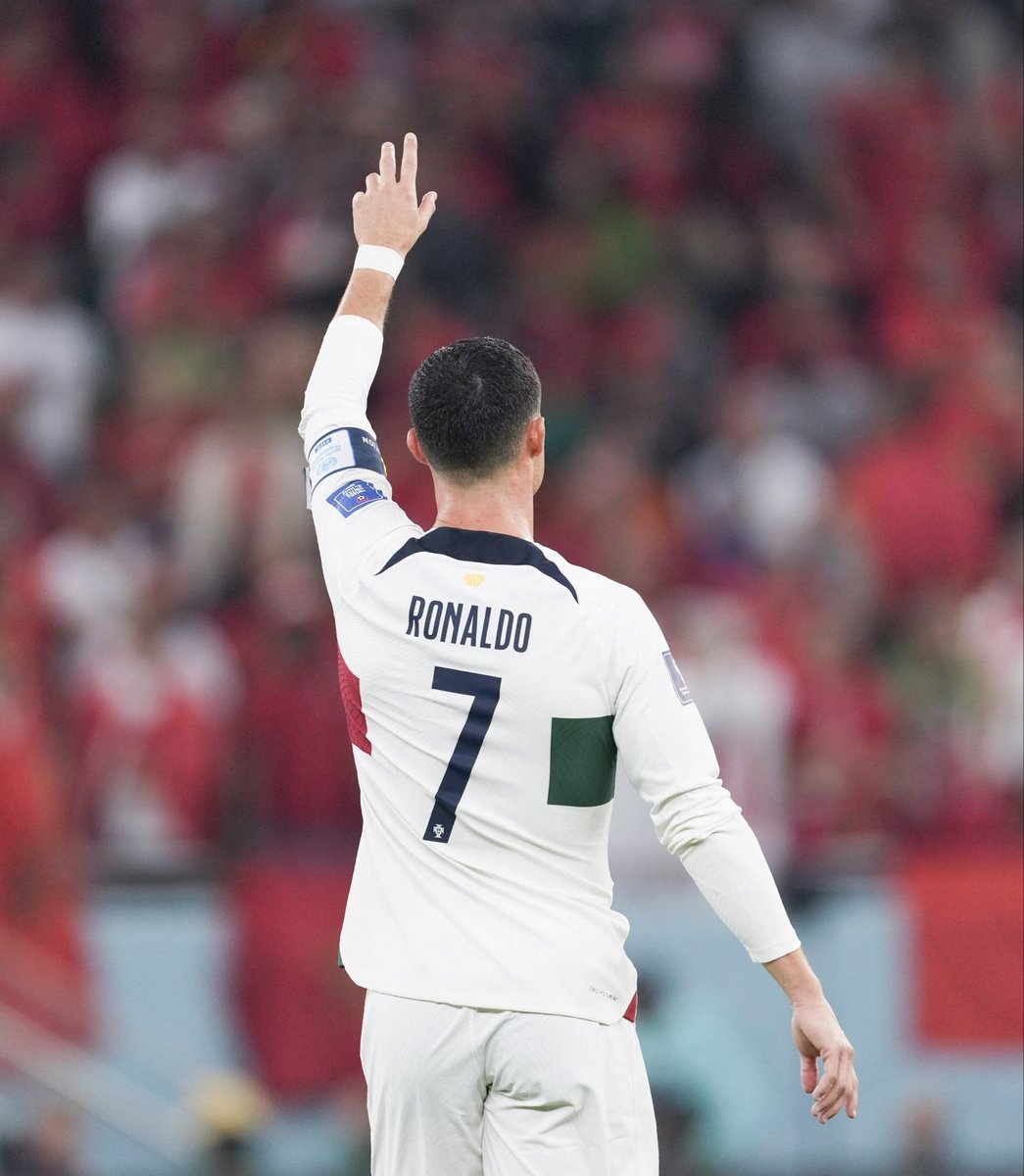 Ki_ranjc's tweet photo. It's very hard to watch @Cristiano in tears 😟���� https://t.co/IaKjhh9vkq
