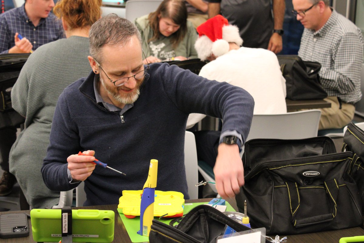 replayforkids's tweet image. Thanks to the kind folks @Stantec in Cleveland, we&apos;re spreading some holiday joy this season!