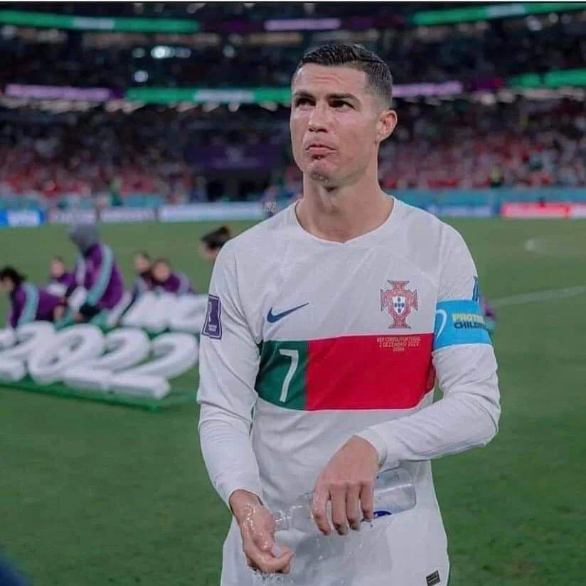 غداً سيلقي التاريخ زياش وحكيمي باقرب حاوية نفايات ويطويهم النسيان كما طوى غيرهم وغيرهم 
وتبقى انت وحدك لاشريك لك سوى الكرة ❤️