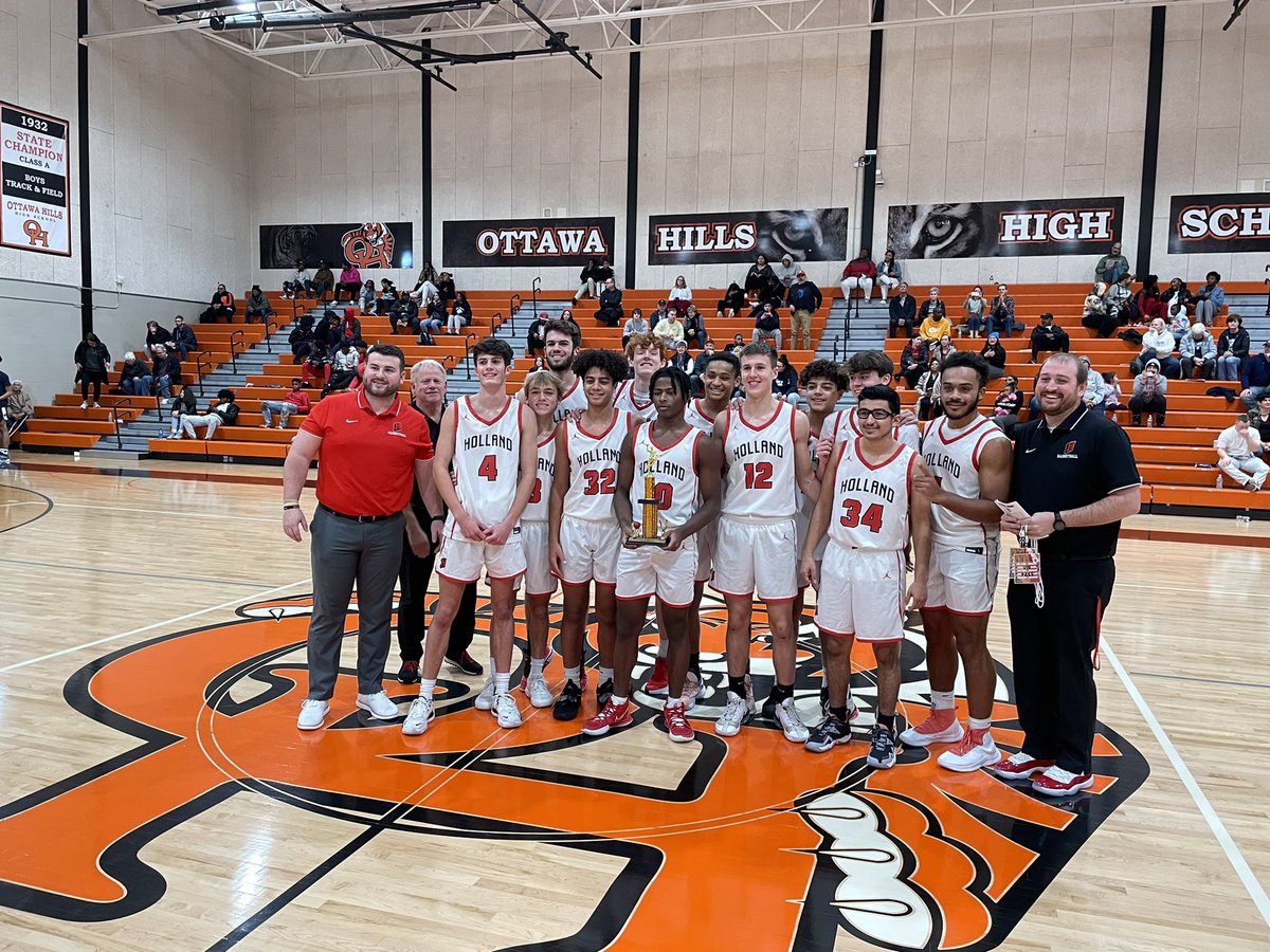 BlakeMuller_'s tweet photo. Big win over Pontiac in the Battle of I-96 at Ottawa Hills! #GoDutch 🔴⚪️ https://t.co/SccabCqvCv