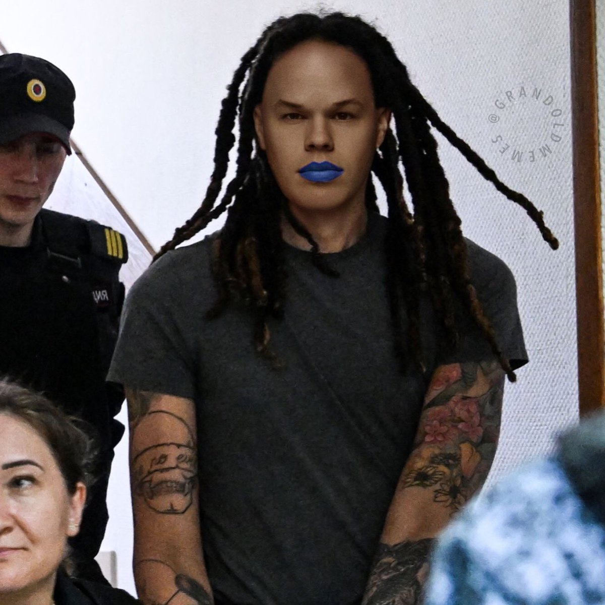 Трост атака титанов. 9 when. Роберт першинг уодлоу в 8 лет. Город трост атака титанов. 9 when.