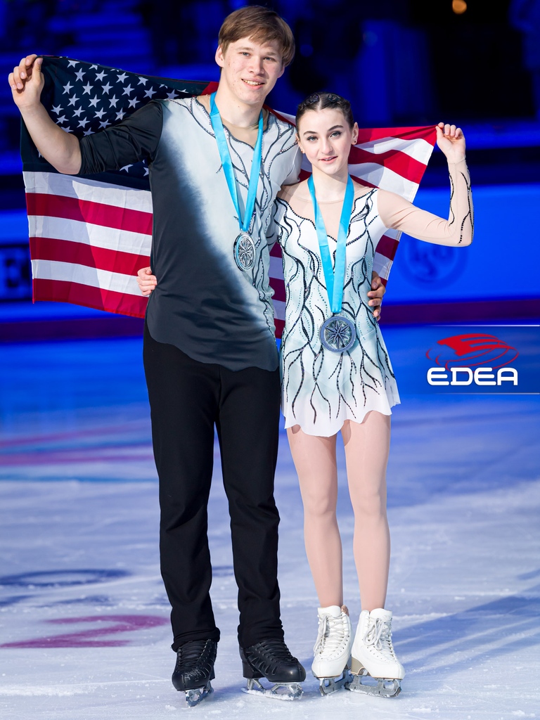 edeaskates's tweet image. ISU GPF 2022/23 - Junior Pairs
🥇Anastasia GOLUBEVA / Hektor GIOTOPOULOS MOORE 🇦🇺
🥈Sophia BARAM / Daniel TIOUMENTSEV 🇺🇸⁠
4 Haruna MURAKAMI / Sumitada MORIGUCHI 🇯🇵⁠
5 Violetta SIEROVA / Ivan KHOBTA 🇺🇦
6 Chloe PANETTA / Kieran THRASHER 🇨🇦
#edeaskates #GPFinal22 #GPFTorino2022