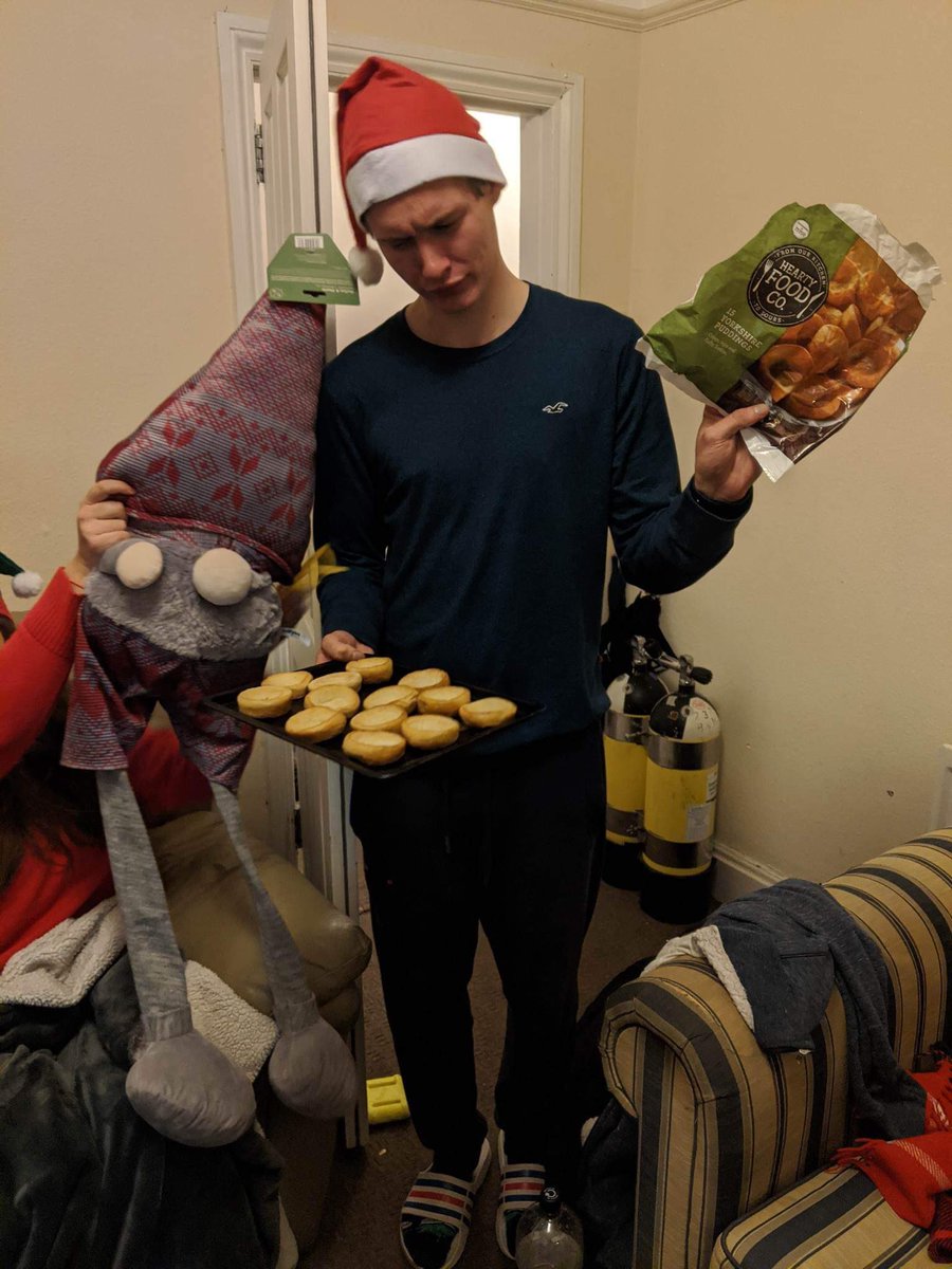 kt_jelly's tweet photo. @Tesco Christmas dinner ruined, had 15 people waiting for their Yorkshire puddings now 2 don’t get any. https://t.co/npIZocXaOt