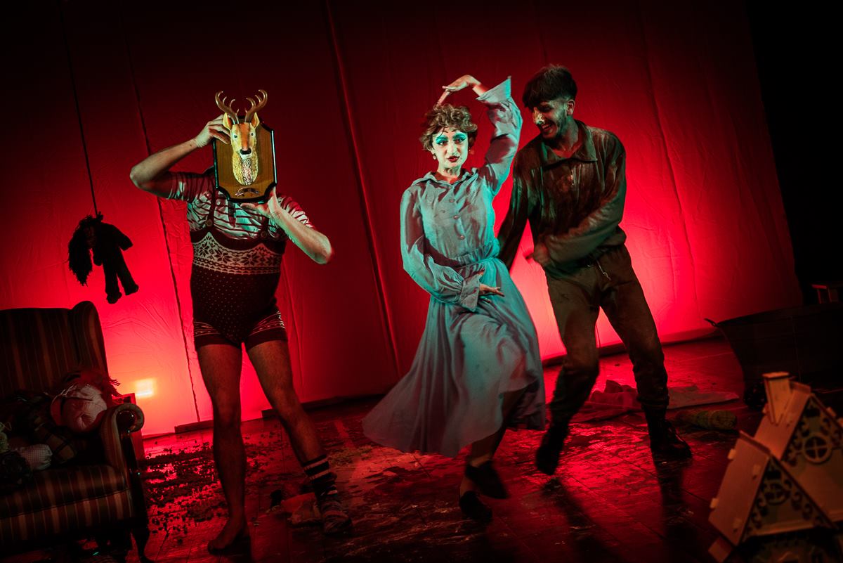 TeatroPradillo's tweet photo. El niño adefesio cuenta la historia de una familia desestructurada. 

El niño adefesio

J15, V16 y S17 de diciembre 21:00 H. 14 €.

<La Tarara>

🎟: https://t.co/FOxxFqMIan https://t.co/It2olN7bVP