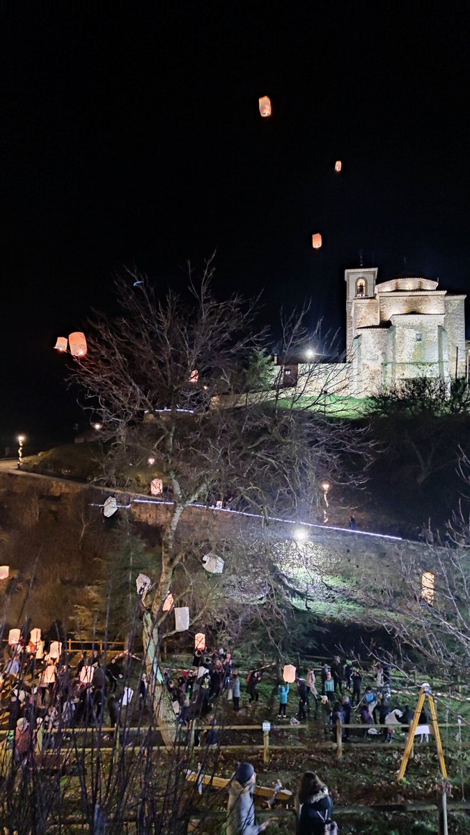 Soriaestademoda's tweet photo. La #Navidad es #Oncala.
Fantástico día en en que la navidad se materializa en este precioso pueblo de #Soria
#españa @CyLesVida @spain #spain #CastillayLeón https://t.co/YudElqSDh7