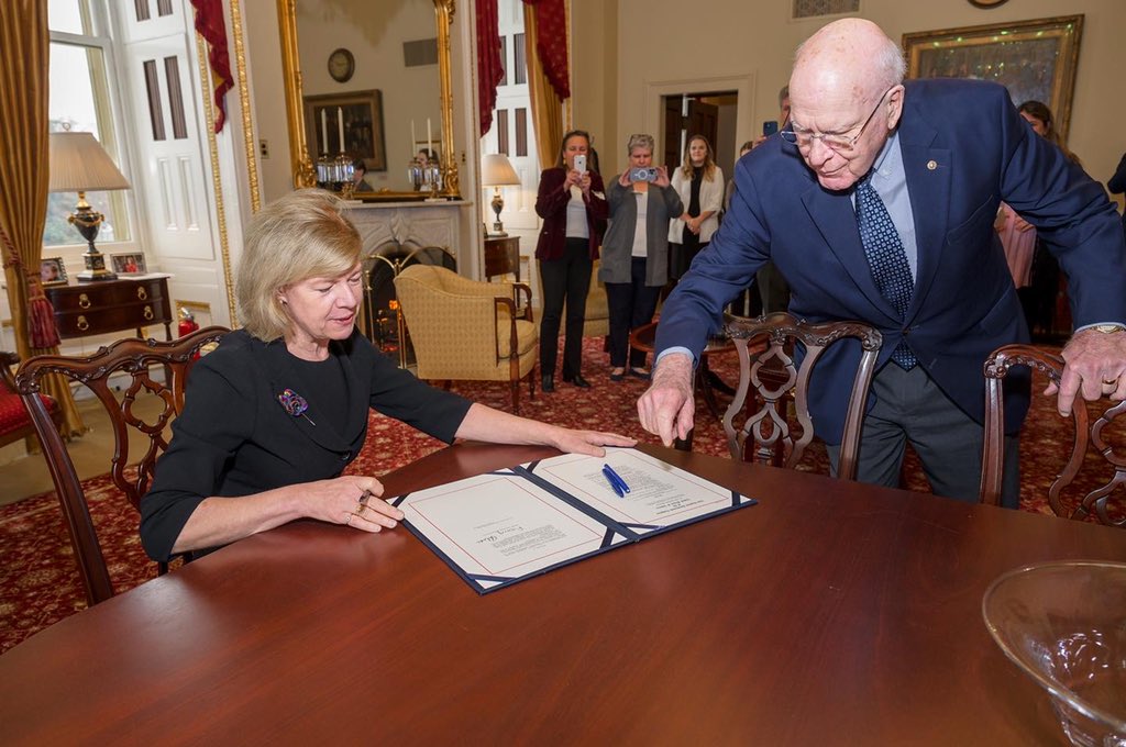SenatorLeahy's tweet photo. As Senate President Pro Tem I designated signing of the #RespectForMarriageAct to @SenatorBaldwin, who led this effort. Now her signature is on the final bill along w/ Speaker Pelosi and, soon, Pres. Biden. #LoveIsLove https://t.co/RrevNQx1Pf