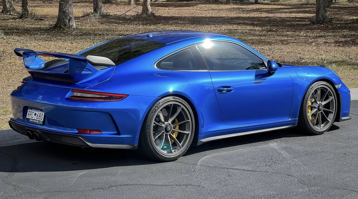 EC_BirdMan's tweet photo. @SkolSithLord I have a 991.2 GT3. Porsche has so many awesome 911s, these classics are timeless. https://t.co/Crn7LLNfc0