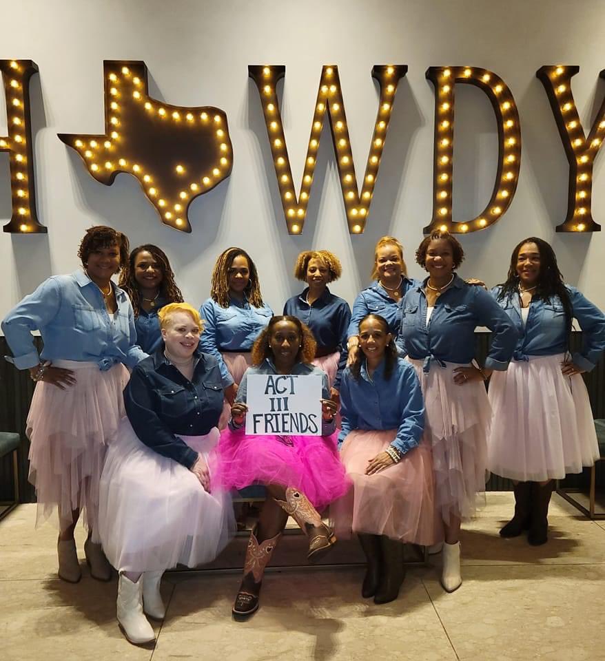 DarleneBreauxTX's tweet image. Howdy ya’ll after 33 years together as sisters and friends we are showing out for our anniversary 💕💚💕💚#17Images #fall89 #Imagesinthehillcountry #sweetsmellofsuccess