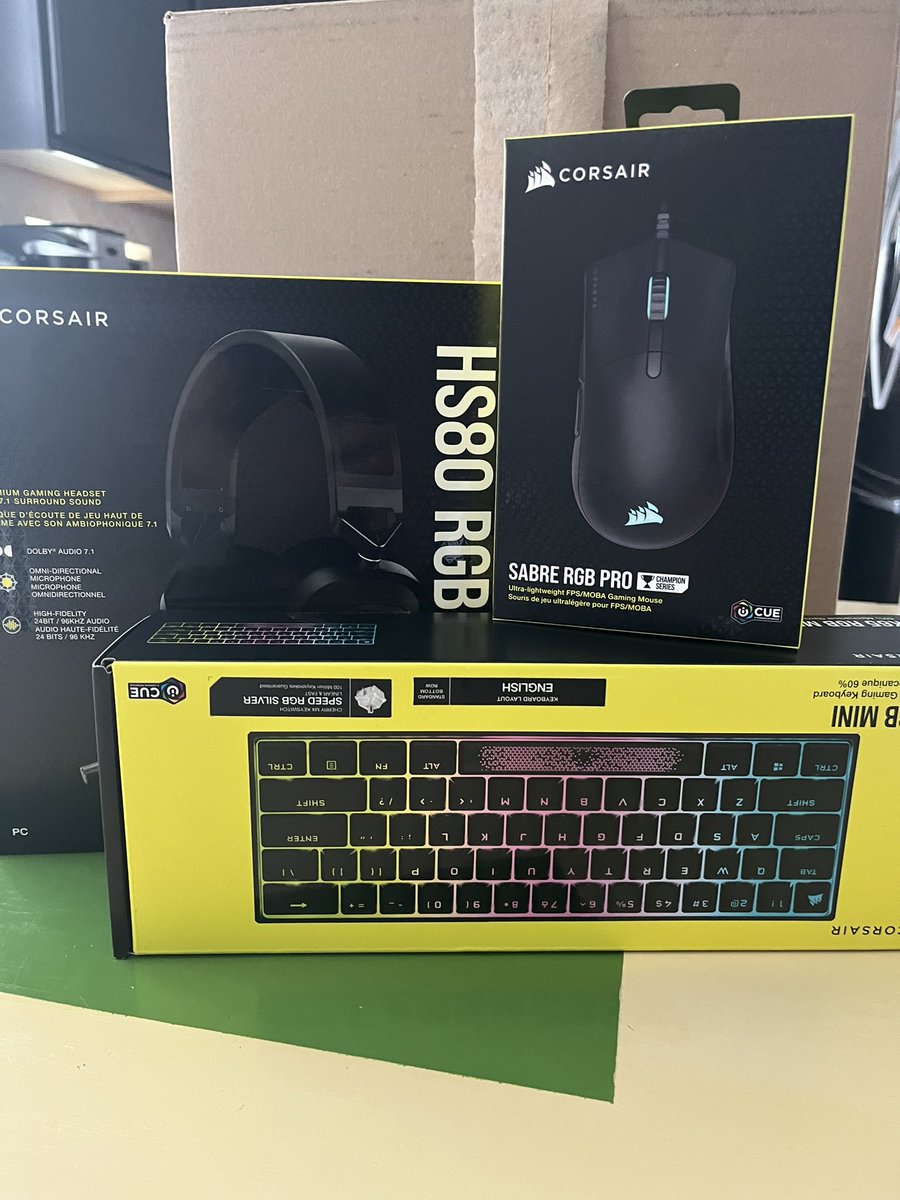 Exxistenxe's tweet photo. HUGE SHOUT OUT TO @hotpockets and @CORSAIR FOR SENDING ME THIS EPIC GEAR!! 

Thank you so much!!! #one20challenge #one20contest #hotpockets #corsair https://t.co/MqikF6WaLj