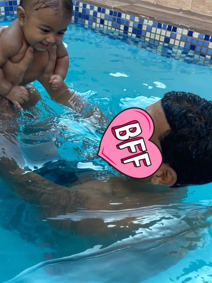 O meu mundo todo está nas minhas mãos..🤞😍