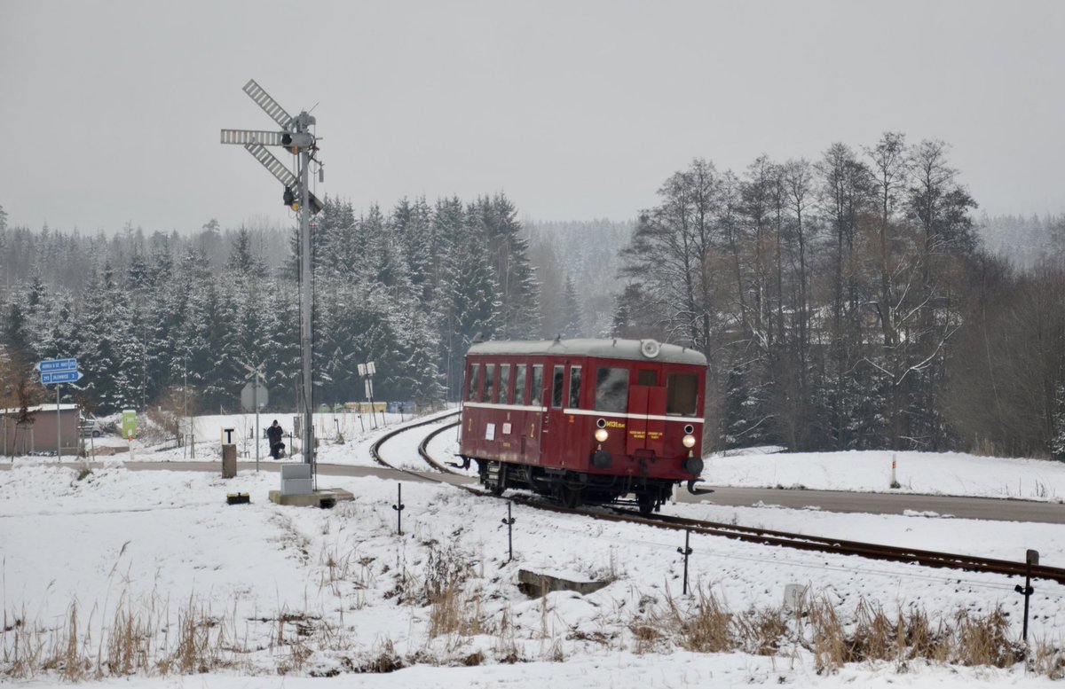 MichalR32750344's tweet photo. Dnešní oslavy 123.zahájení provozu na lokálce z Martinic do Rokytnice nad Jizerou spojené s křtem knihy o této dráze a také s ukončením nasazováni “krabiček” řady 810 právě na rokytnické trati. https://t.co/E9w6soZZ3t