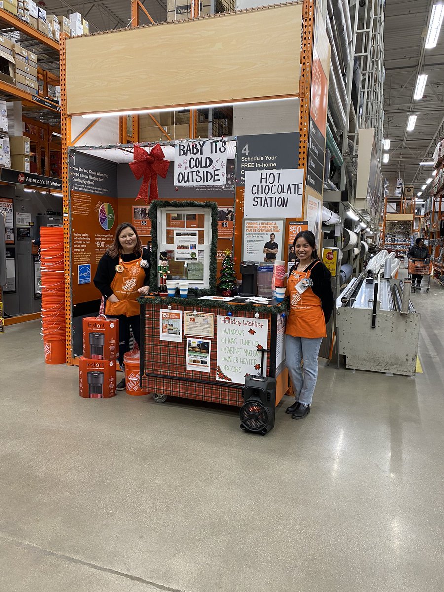 Selma and Jen bringing holiday spirit and pushing pipeline!! Awesome to see a team with so much energy and passion towards customer service and hitting our goals!