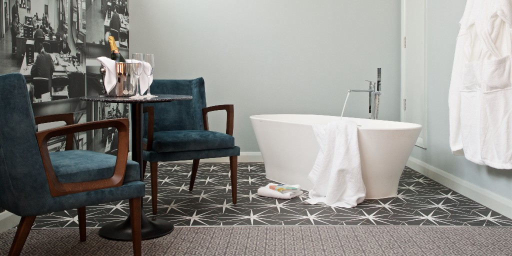 CovTelHotel's tweet photo. Lying down or standing up, what's your preference?
If you've read that with a dirty mind, then you definitely need to be washed off! 🛁🚿
Our freestanding bath is the perfect way to unwind during the Christmas period... 😉🥂
#Bubbly #TelegraphHotel #VisitCoventry #BathOrShower https://t.co/1gfD511rWP