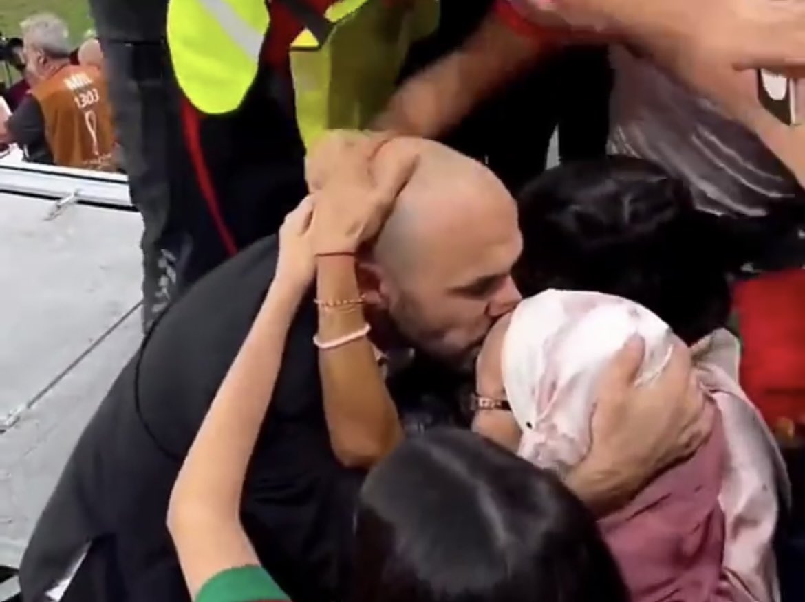 Mvghribi_59's tweet photo. rdate lwalidine j’en parlerai lors de ma prochaine conférence, ce groupe est une famille merci infiniment à ces mamans c’est les mamans de tout le peuple 🇲🇦🇲🇦🇲🇦 https://t.co/dwqOByywZG