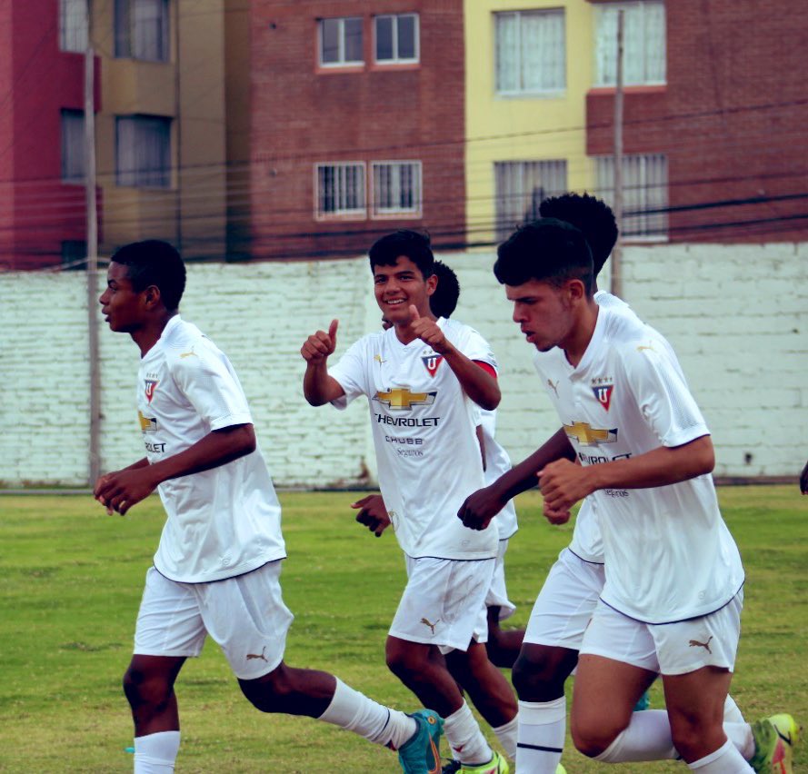 AFNAPichincha's tweet photo. Triunfo azucena en la final del torneo #FormativasAFNA
🆚 #LDUvsESP 1x0
🏆 Final de IDA Sub 17
#AFNASomosTodos https://t.co/KZxNTN1bLw
