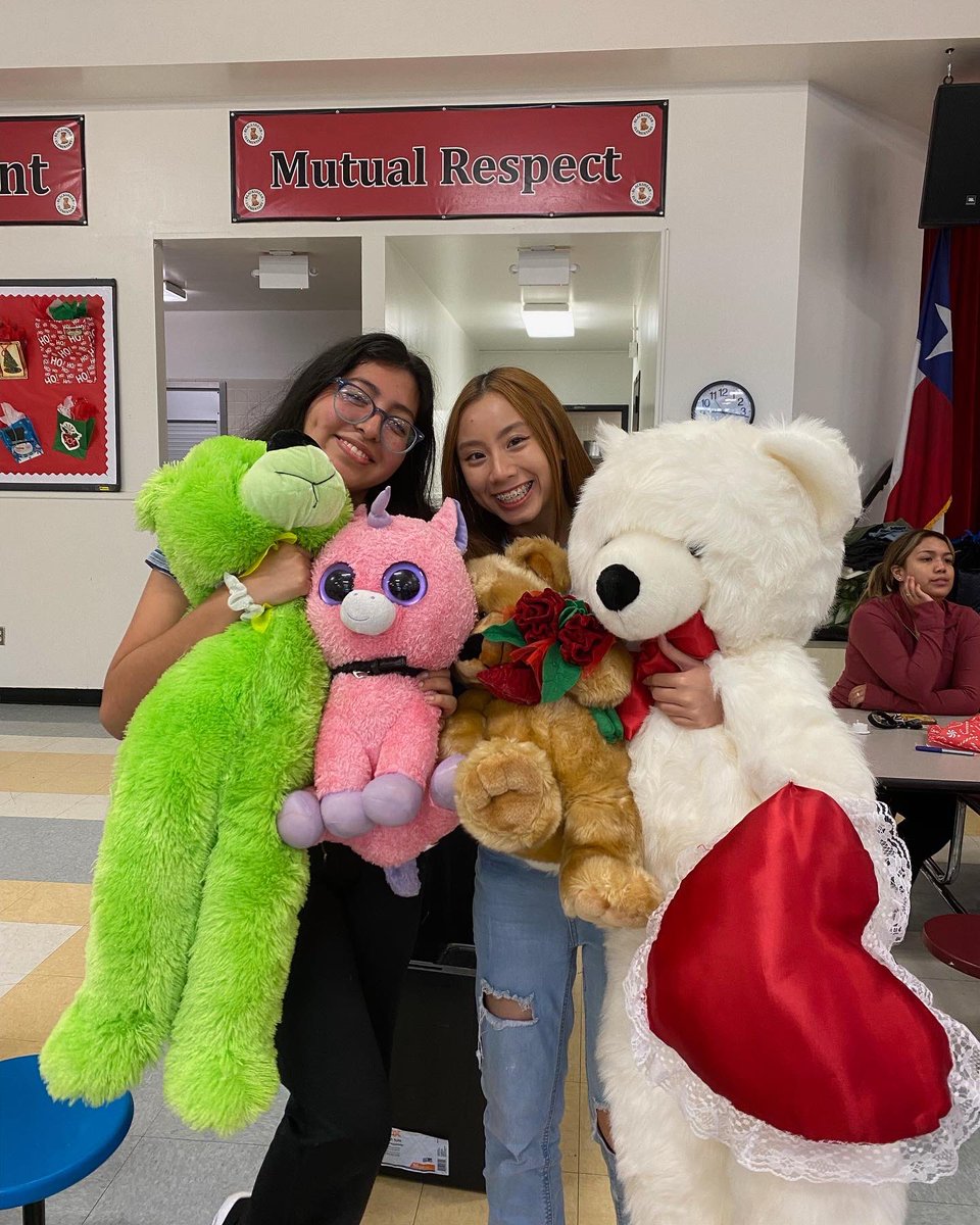 LobosInteract's tweet photo. Operation Love was great today! ❤️
#interact #chavez #operationlove https://t.co/4bjrI29K0J