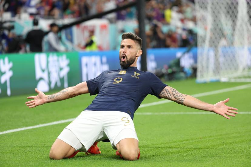 PivkoH's tweet photo. J'exige que la France entière s'agenouille devant Giroud et demande pardon !!!!
Et Benzema aussi !! #ANGFRA https://t.co/vMinjBlb91