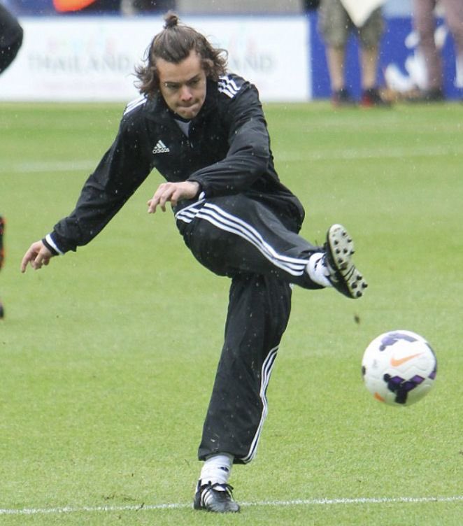 littlefhoney's tweet photo. Este Harry no habría fallado en ese penal https://t.co/DkGV8t5cVc