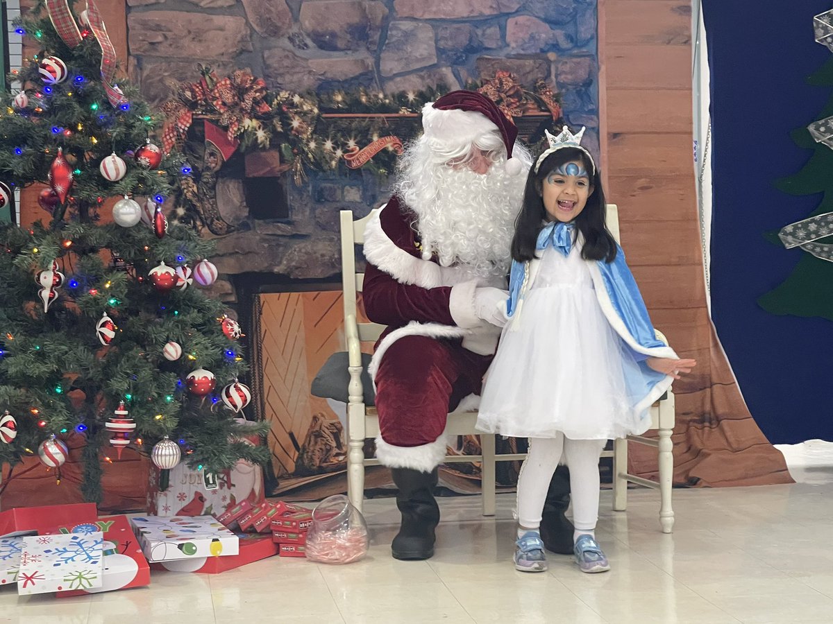 MrsReilly2WR's tweet photo. Oh what fun it is to have breakfast with Santa! @WitterRanchElem Hawks loved taking pictures with the big guy! https://t.co/4VVRojHboV