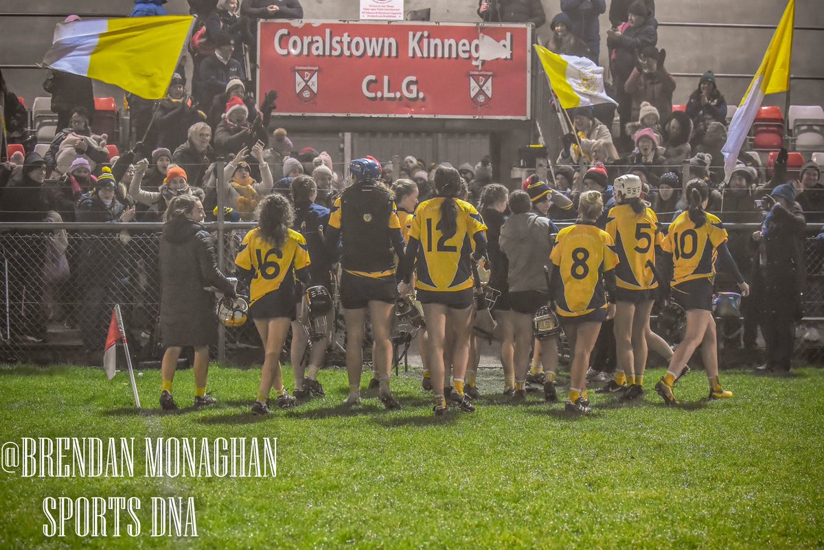 mungo4's tweet photo. What a performance🌨🌨🥶💛💙 @clonduffcamogs @ClonduffGAC @downcamogie_ @UlsterCamogie https://t.co/4TsJ4NQrIh