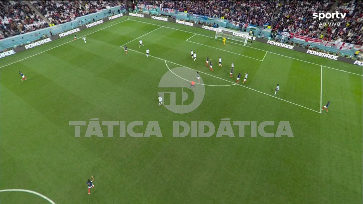 taticadidatica's tweet photo. Grande partida de Griezmann, se movimenta bastante no meio campo Francês, marca bastante e encontra espaços para os companheiros com passes de ruptura. Melhor jogador da França por aliar intensidade e técnica para o time Francês. #taticadidatica #taticanacopa https://t.co/qKsLo1qBoR