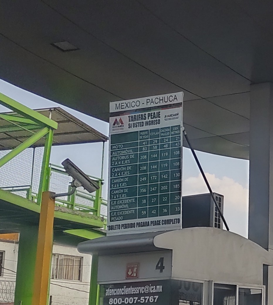 JorgeErnestoHS's tweet photo. Muy elevadas las #TarifasPeaje del "MacrolibramientoMexiquense", autopista Naucalpan-Ecatepec. El tiempo de supuesta rapidez se esfuma con 18minutos a vuelta de rueda en los últimos 600 metros. A pesar de la multimillonaria recaudación casetas de cobro cerradas #Saascaem 👎🏼 https://t.co/7KdQU4Uf9H