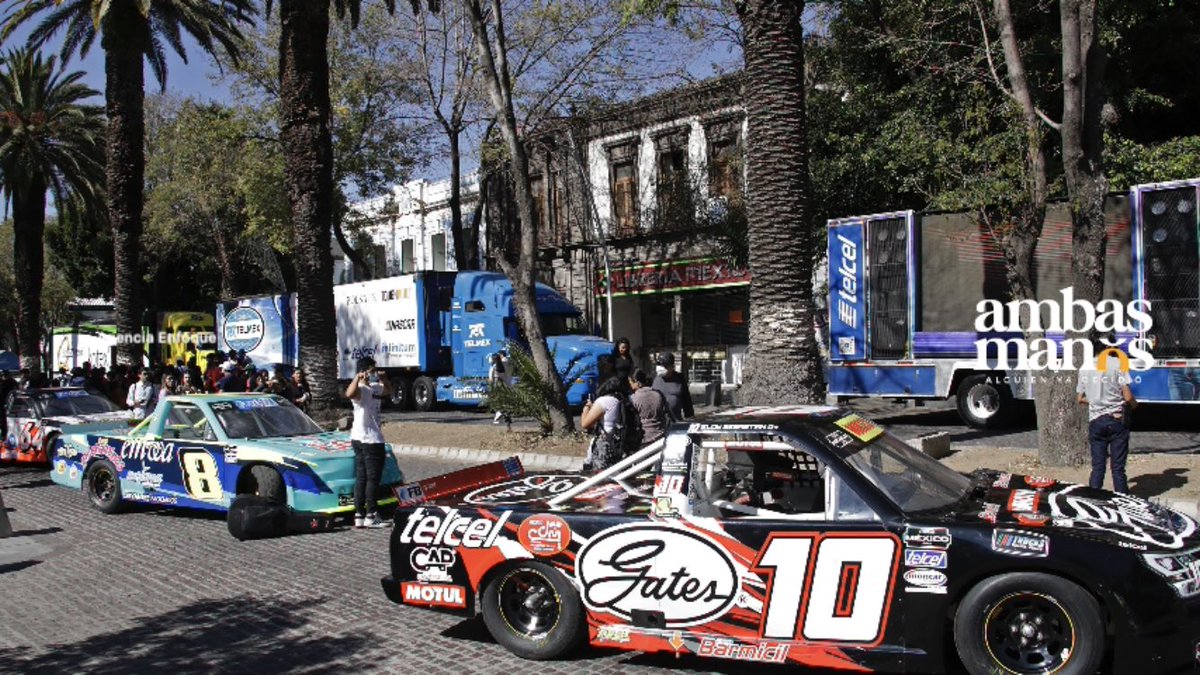 Ambas_Manos's tweet photo. #FotoGaleria 📸 ¡Te lo perdiste! Aquí te compartimos algunas imágenes del #NASCARParade que se realizó el Av. Juárez y Paseo Bravo.
📸 @FotoEnfoque
#AmbasManos #NascarRace https://t.co/KBoS0VmHen