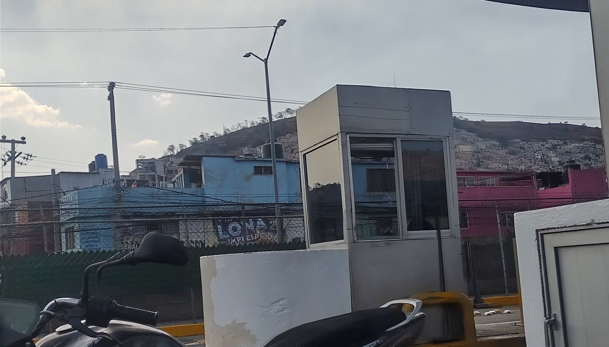 JorgeErnestoHS's tweet photo. Muy elevadas las #TarifasPeaje del "MacrolibramientoMexiquense", autopista Naucalpan-Ecatepec. El tiempo de supuesta rapidez se esfuma con 18minutos a vuelta de rueda en los últimos 600 metros. A pesar de la multimillonaria recaudación casetas de cobro cerradas #Saascaem 👎🏼 https://t.co/7KdQU4Uf9H