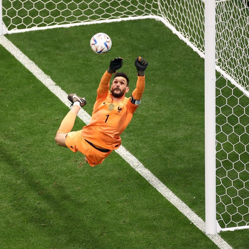 lnstantFoot's tweet photo. "Le point faible de la #FRA c'est Hugo Lloris"

MDR BIEN VU LES GARS 👍

#FIFAWorldCup | #ANGFRA https://t.co/K9GdxP0c1p