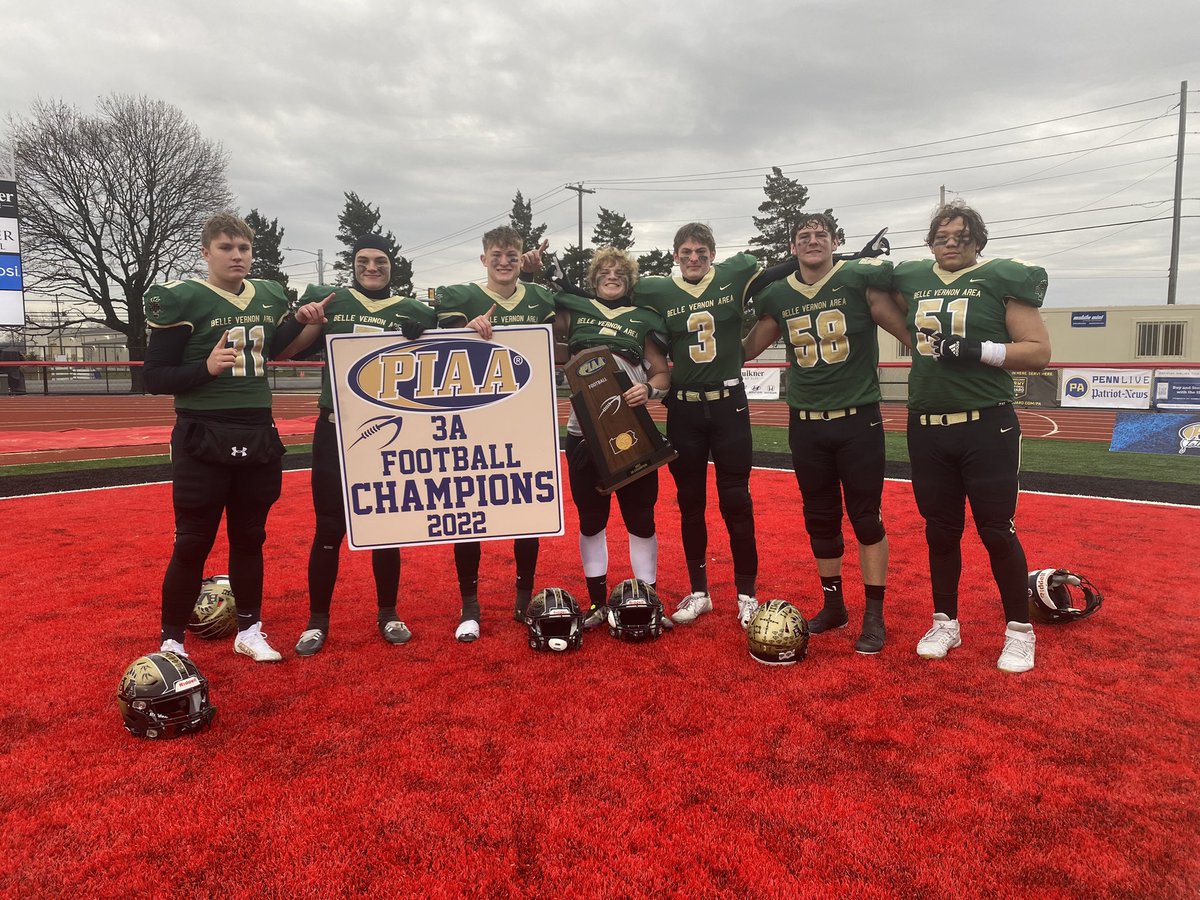 marktheatc's tweet photo. Proud group of Seniors! 
STATE CHAMPS 3A!!!!! https://t.co/YXifhhlcZD