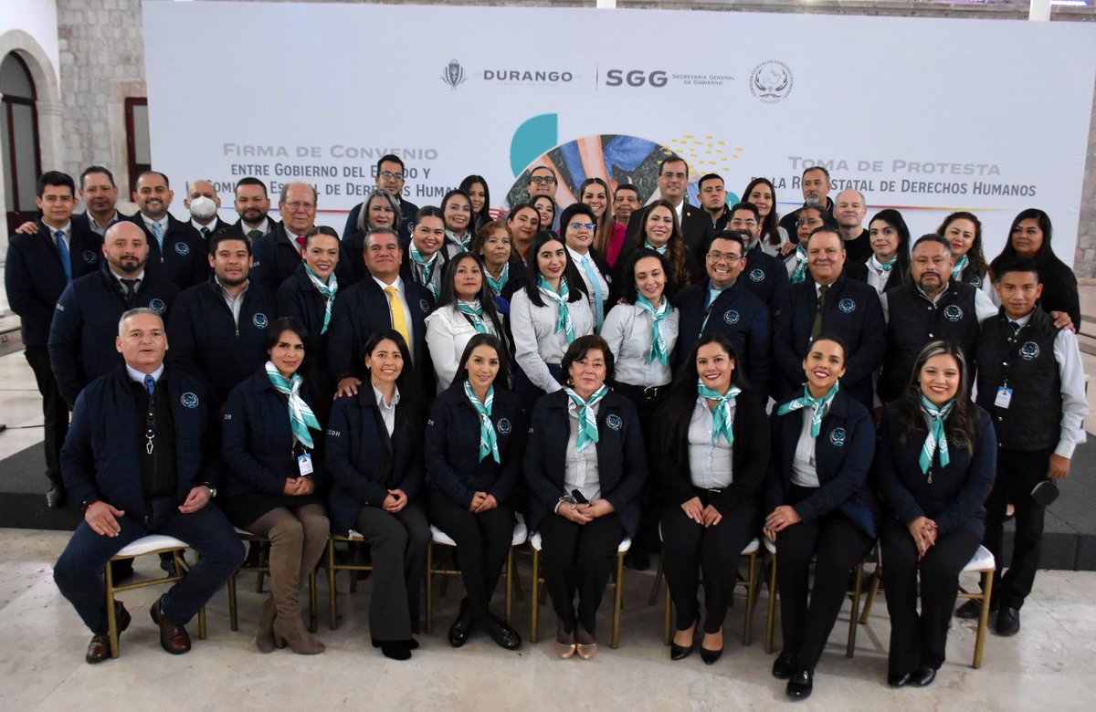 CedhDurango's tweet photo. En el marco del 74 Aniversario de los #DDHH la Presidenta de la #CEDHDurango Dra. @Karla_oa firma de convenio de colaboración con @gobdgo, en representación del Gobernador firmó el @SGGDurango @HectorVelaV y se le tomó protesta a la Red Estatal de Derechos Humanos. https://t.co/vp4aVgsnp4