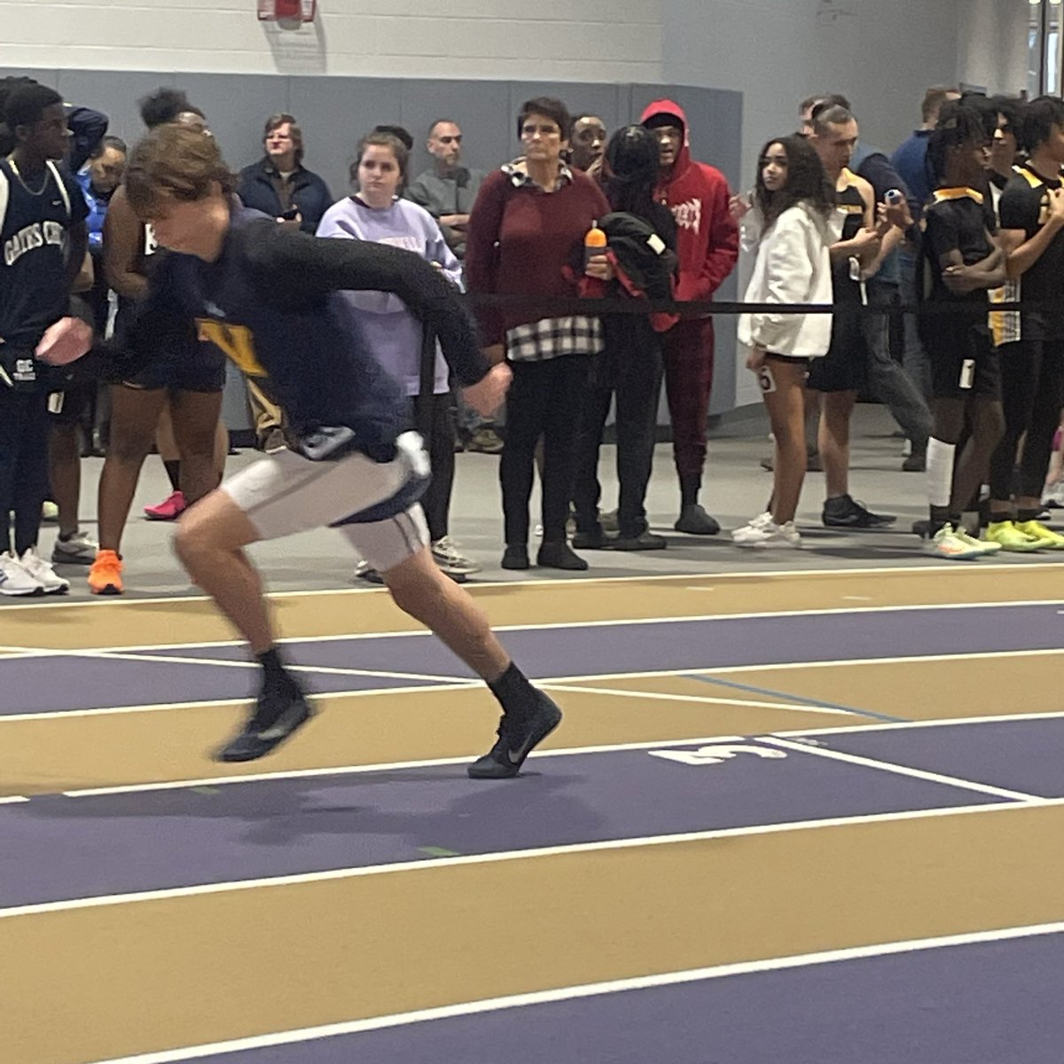 VictorBLDevils's tweet photo. Some more #ActionShots from today’s Indoor T&amp;F Meet… #GoVictor 
@CoachGoodell https://t.co/AeX9J2HbP4