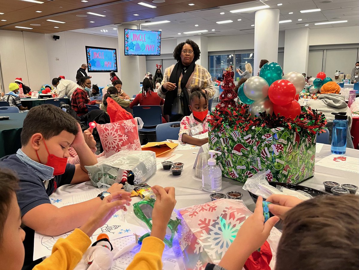 UFT's tweet photo. 🎁🎅🏻 UFT members donated more than 1,000 toys this holiday season for students in need. Today at union headquarters, the halls were decked and spirits were bright for a holiday party organized by @UFT_Elementary in partnership with @NYHomeless! https://t.co/2GGjPo6EMW