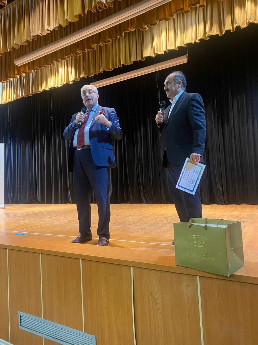 'GEÇMİŞTEN  GÜNÜMÜZE BİLİM SANAT VE ESTETİK ANLAYIŞIMIZ" isimli söyleşimiz Prof . Dr  ismail Hakkı Aydın Hocamızla mükemmeldi. 200 üniversite  öğrencisinin  yüzündeki mutluluk görmeye değerdi.
'Uyumak  yok ilme devam..." düşüncesiyle yola revan olan gençlik ...