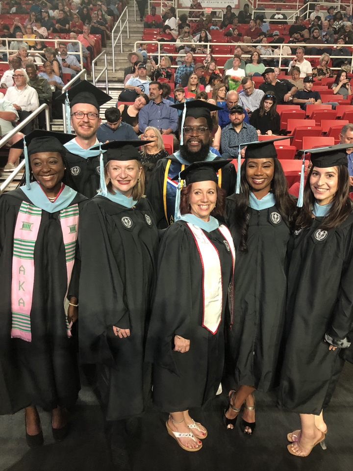 GLamPrepKids's tweet photo. Applied Digital Learning for liiiife! 
Thank you Dr. H! 
The class of 2022
#lamarugrad2022 https://t.co/fZHCrNMwcr