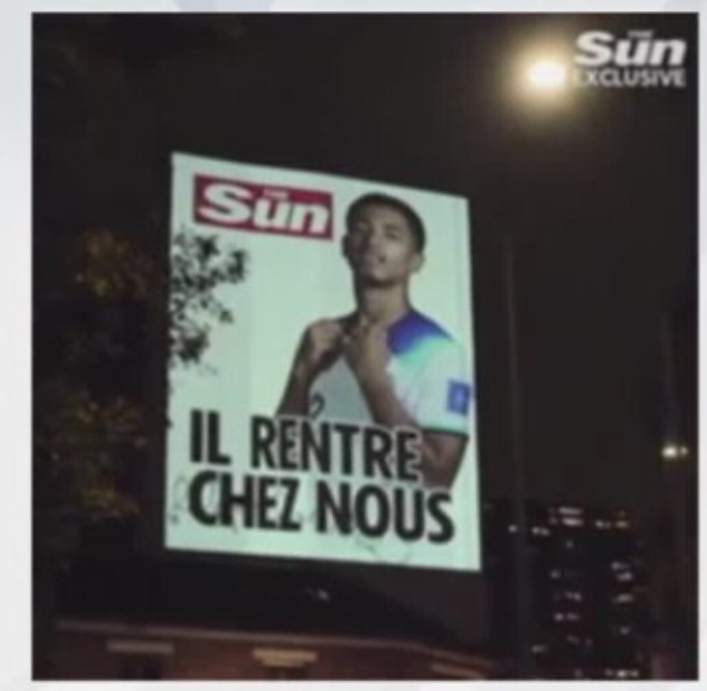 clementvax6's tweet photo. From « il rentre chez nous » to « ils rentrent chez nous » really quick https://t.co/tHIAY3YC61