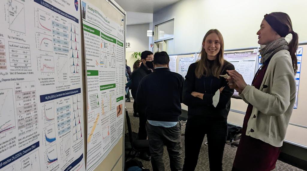 AtChemLabUBT's tweet image. Coming home after a great conference! @FinjaLoeher presented her work on toluene oxidation from the Bayreuth Atmospheric Simulation Chambers. It was great meeting everyone and discussing atmospheric chemistry! Thanks to @UCDavisAQRC for organizing!!!