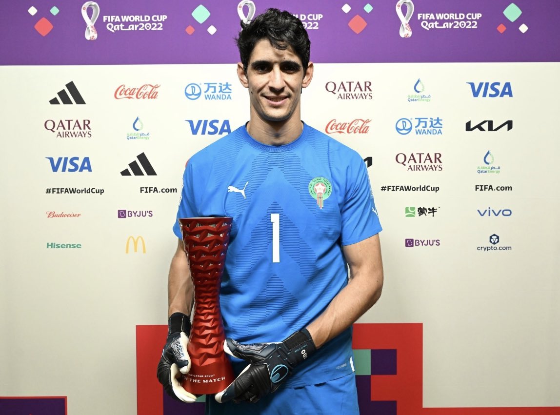 jaberalharmi's tweet photo. #ياسين_بونو ليس فقط حارس المرمى الأمين ل #المنتخب_المغربي فحسب ، بل أنه حارس لثقافتنا ولغتنا ، فقد أصر الحديث إلا باللغة العربية خلال المؤتمر الصحفي ، رافضا الرد على أسئلة الصحفيين بلغات أخرى ..
#ياسين_بونو قال ليست مشكلتي أنكم لا تتحدثون اللغة العربية ولم تحضروا مترجمين .. https://t.co/5n77vZ7TMX