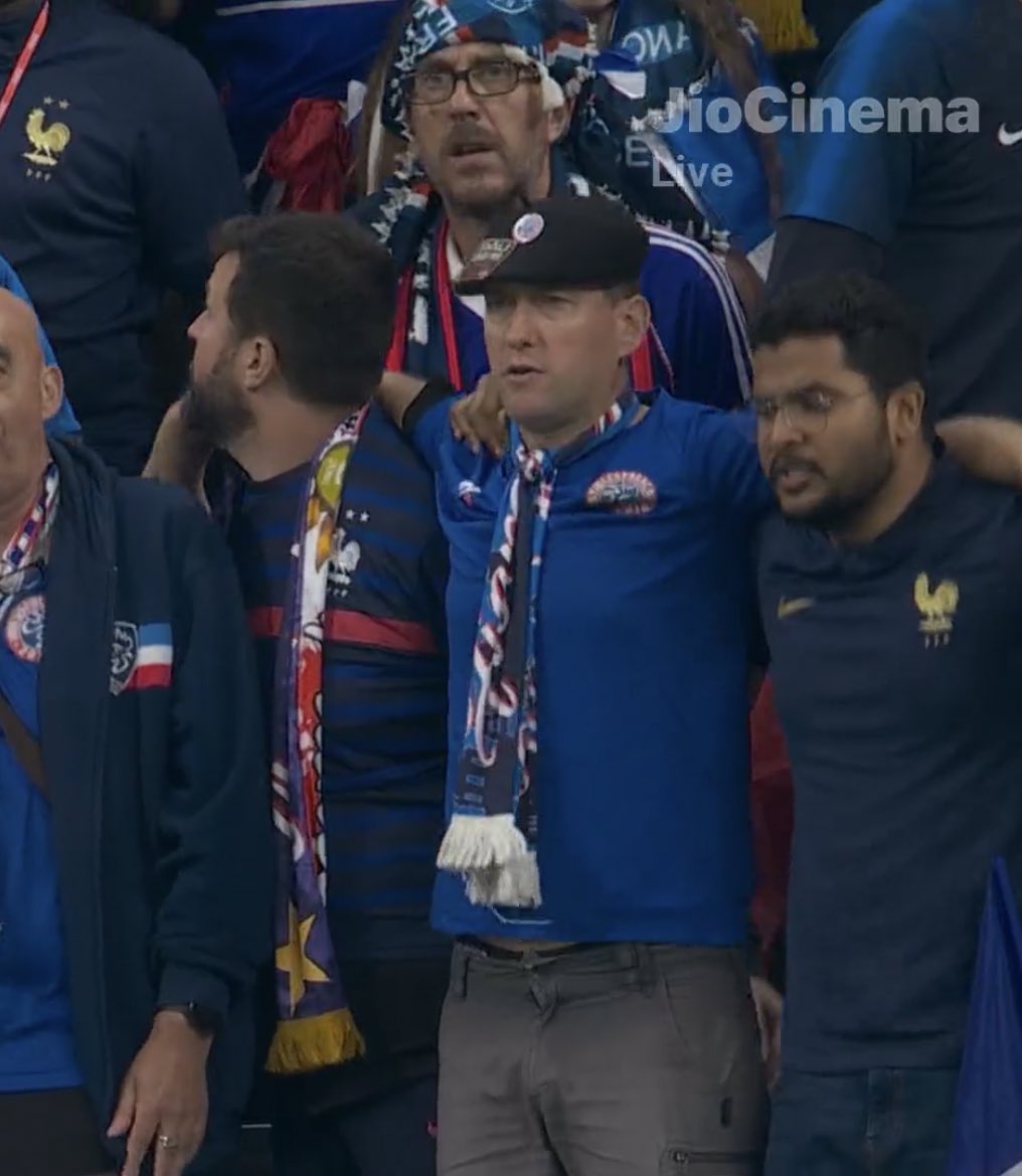 kito_space's tweet photo. @Eminem spotted 🫡😂
#FIFAWorldCupQatar2022 #FIFAWorldCup2022 #France #Eminem𓃵 https://t.co/8gTSm40M0H